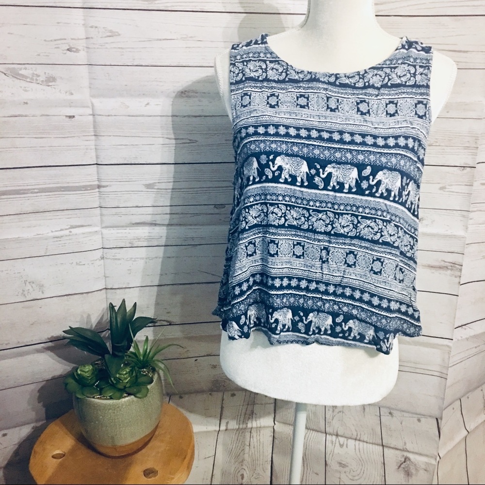 Gorgeous elephant 3/4 length tank blouse size 1X